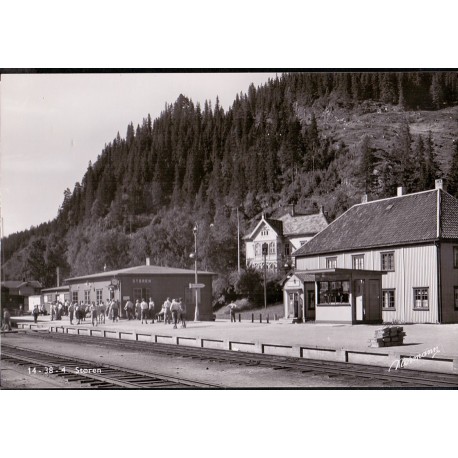 Norge. Støren stasjon med restaurantbygning og kiosk, ubrugt
