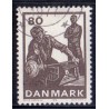 1976. 80 Øre, Glasproduktion, med Pladesår ved mandens bagben. AFA nr 626 postfrisk, stemplet