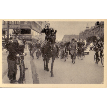 Royal. Kongen Rider gennem byen, brugt (Vincents)