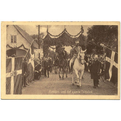 Kong Christian på den hvide hest, rider mod grænsen. Genforeningsdagen 1920. (Thejlls)