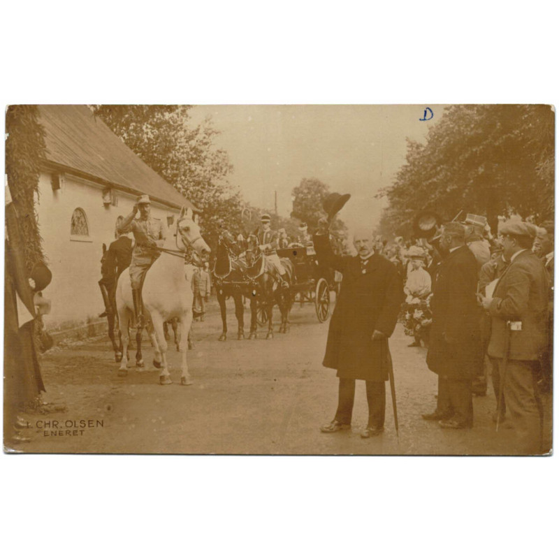 Kong Christian på den hvide hest, rider mod grænsen. Genforeningsdagen 1920. (Thejlls)
