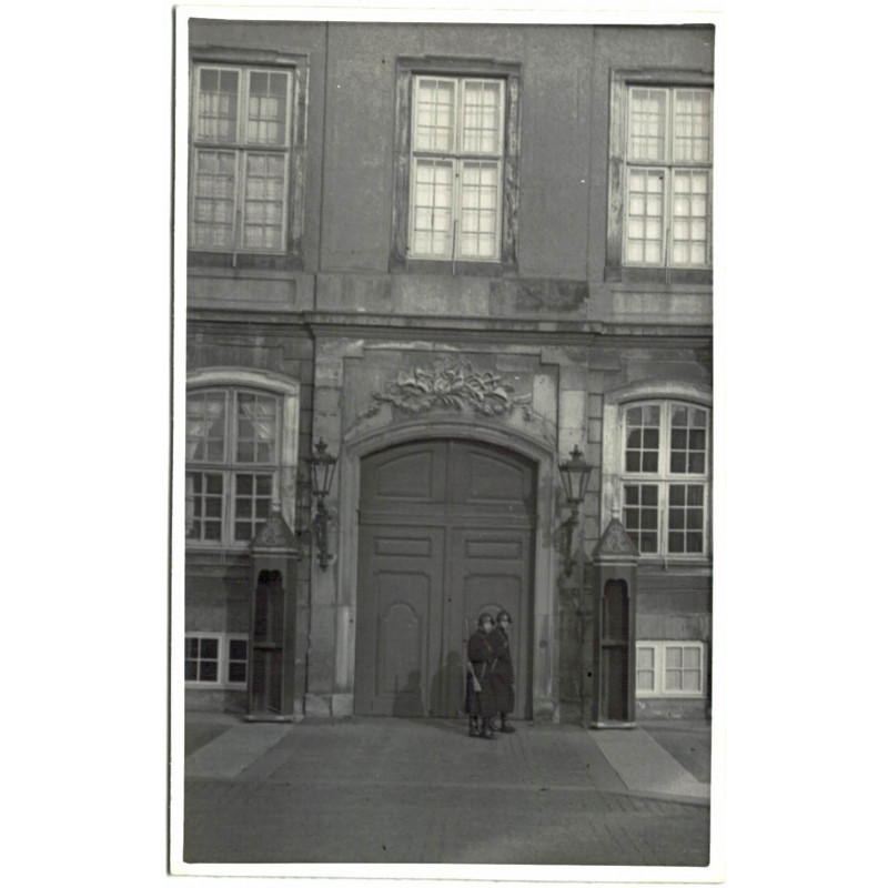 Royal. Amalienborg, Vagtparaden paa, brugt (Vincents)