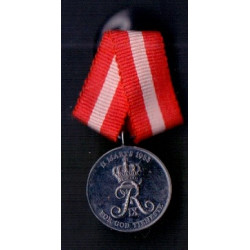 Danmark. Hærens hæderstegn Frederik d. 9 med miniature (2)