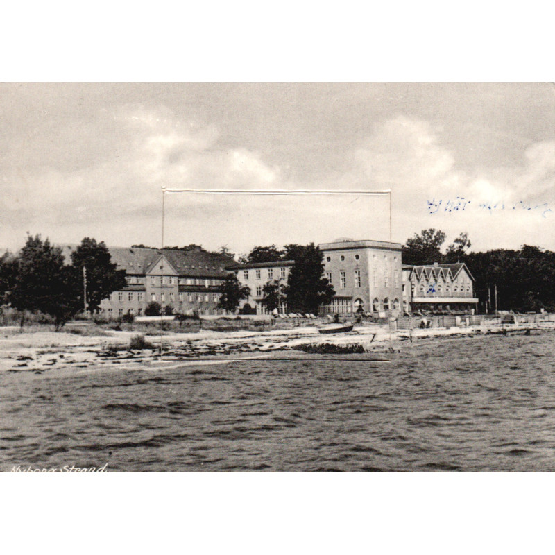 Nyborg. Strand, med 8 små fotos, brugt (Nyborg)