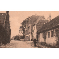 Nysted. Gadeparti, med postbud, ubrugt (Ross)