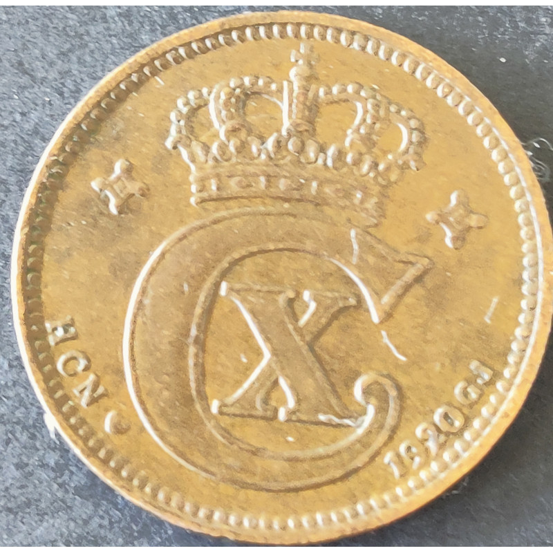 2 Øre. Chr. X. 1920 i en middelgod kvalitet for type og årstal.