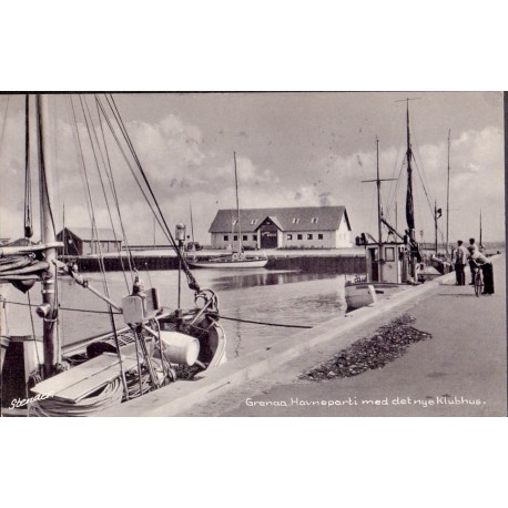 Grenaa Havneparti, med det nye klubhus brugt (Stenders)